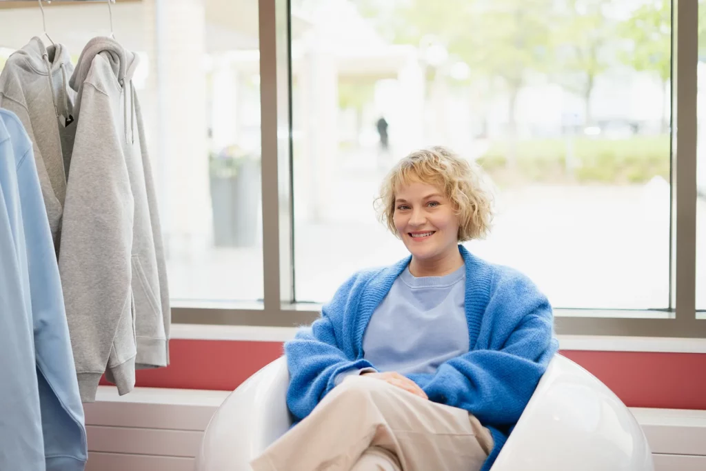 Saija Pitkänen kuvattuna Mercuria Shopissa